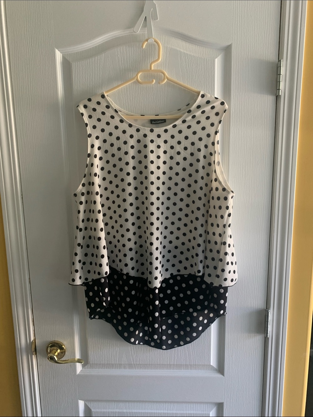 Contrast Polka Dot Sleeveless Blouse - Black & White